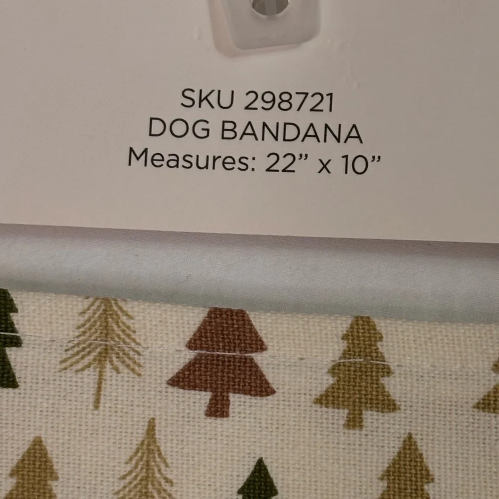 KIRKLAND’S HOME CHRISTMAS COLLECTION Christmas Tree Pattern Pet Bandana 22”x10”